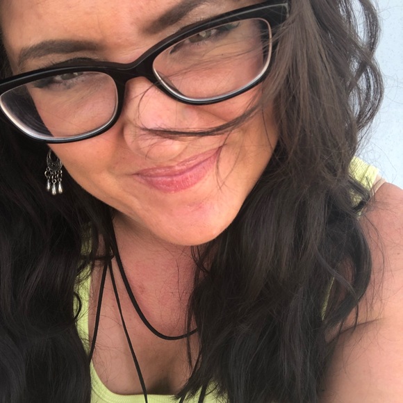 Meet your Posher, Casey✌🏼 - Picture 7 of 8